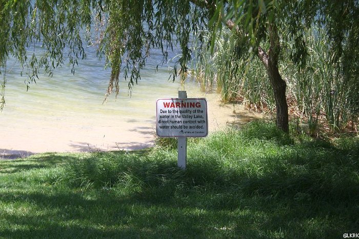 do not touch the water !...